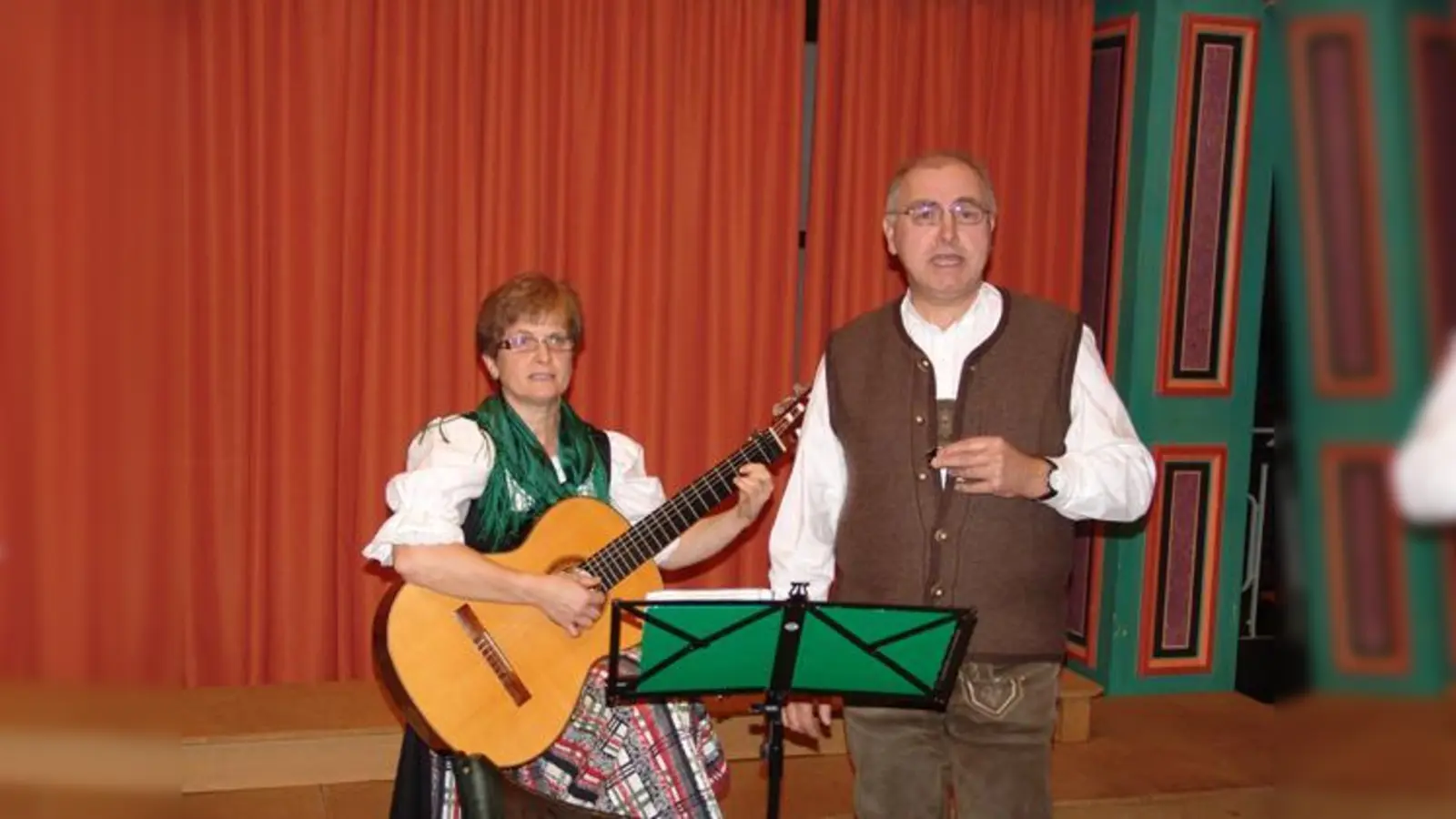Der »Dorfner Zwoagsang« aus dem Landkreis Erding mit  Maria und Martin Zinn. 	 (Foto: Otto Hartl)