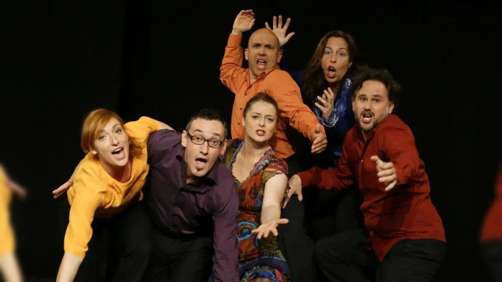 Die Schauspieler des fastfood theaters reagieren auf die Zurufe des Publikums. (Foto: Hilda Lobinger)