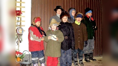 Kinder aus Schwindkirchen waren unterwegs, sangen das Klopfer-Lied und sammelten Spenden ein.	  (Foto: Stadt Dorfen)