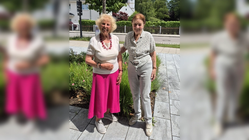 Ingeborg Rassaerts (links) brachte mit Eleonore Zwißler Wiener Stimmung nach Krailing. (Foto: Seniorencafé)