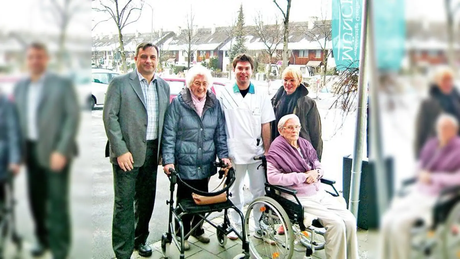 Barbara Mooser (rechts), Leiterin des MünchenStift-Hauses an der Effnerstraße, und Leonhard Wagner (links), Geschäftsführer des Christophorus Hospiz Vereins, kämpfen für eine Busanbindung in der Effnerstraße. 	 (Foto: hgb)
