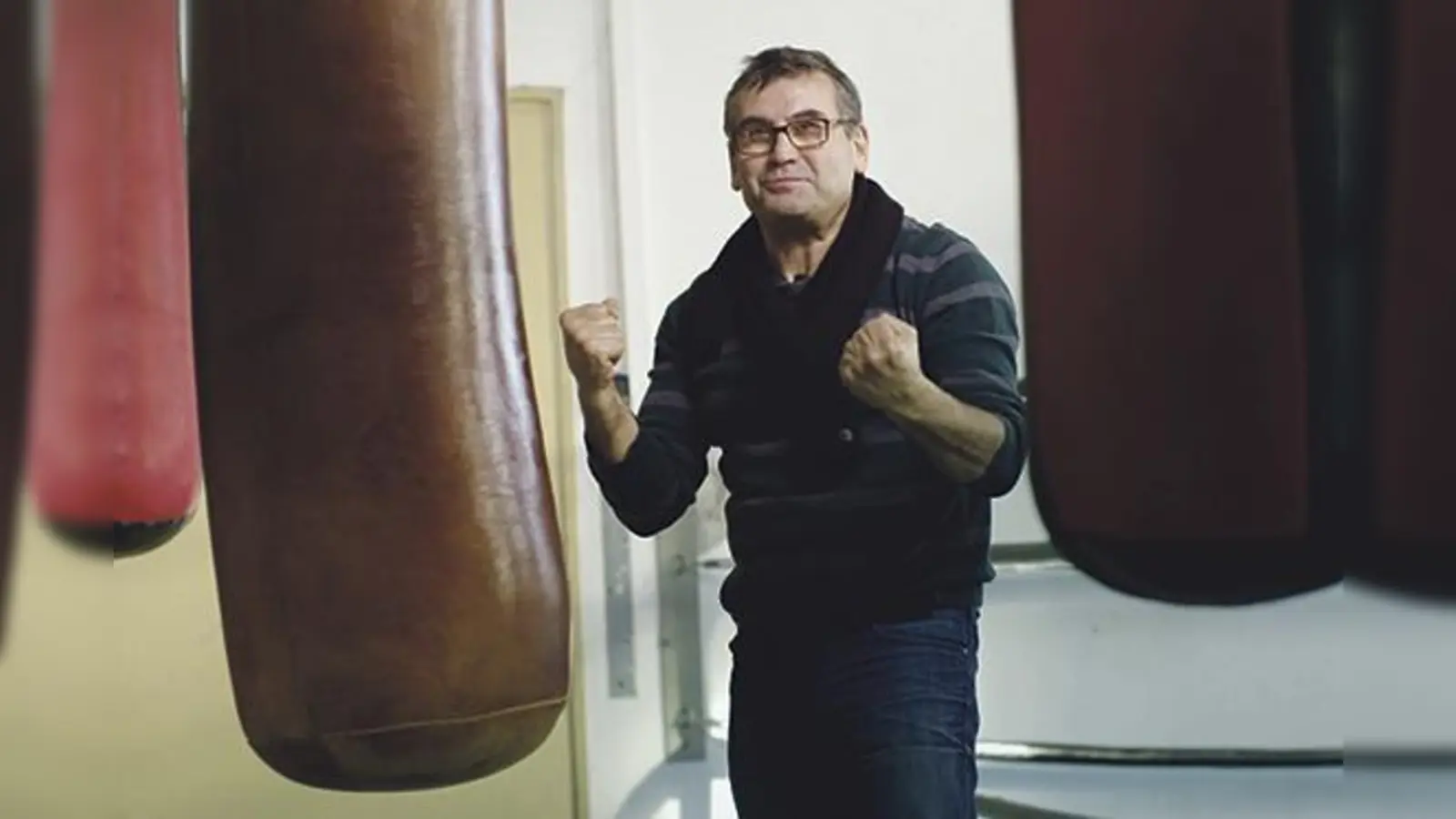 Trainer und Vaterfigur: Ali Cukur.  (Foto: Bilderfest und Firsthand production)