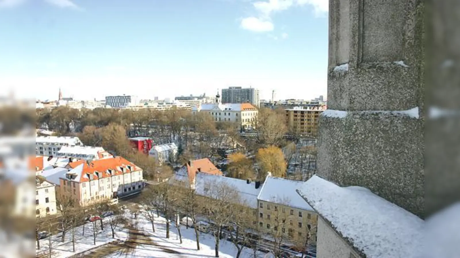 Weihnachtsstimmung kommt beim Basar im Pfarrsaal von Mariahilf auf. Hier ein Blick vom Turm auf das winterliche Haidhausen.	 (Foto: Gabriele Heigl)