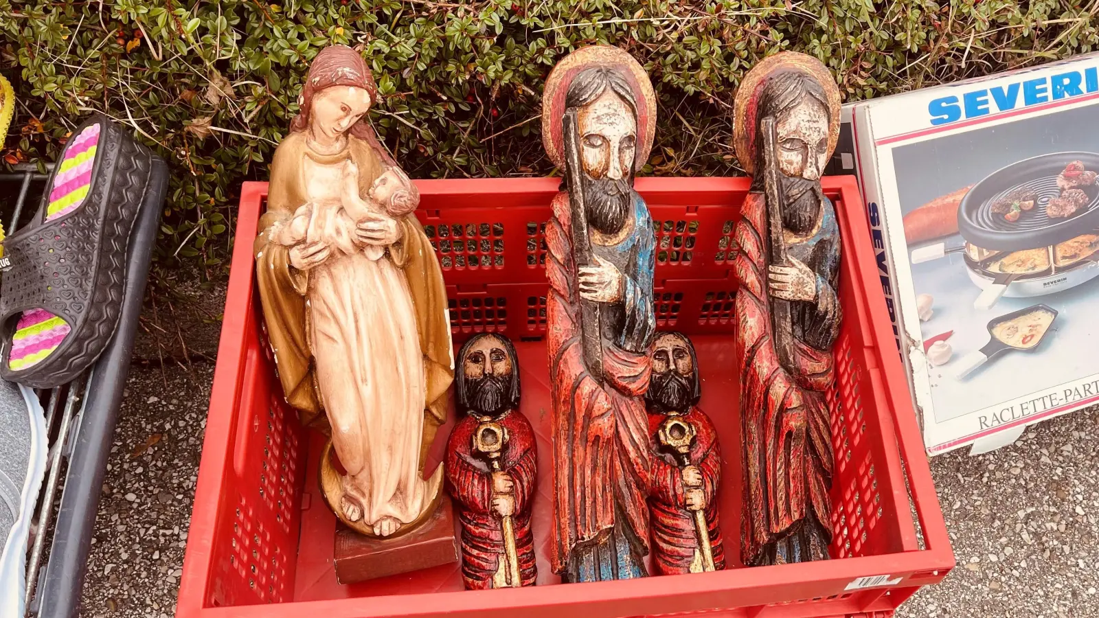 Jede Menge spannende Entdeckungen warten auf dem Flohmarkt in Sauerlach. (Foto: hw)