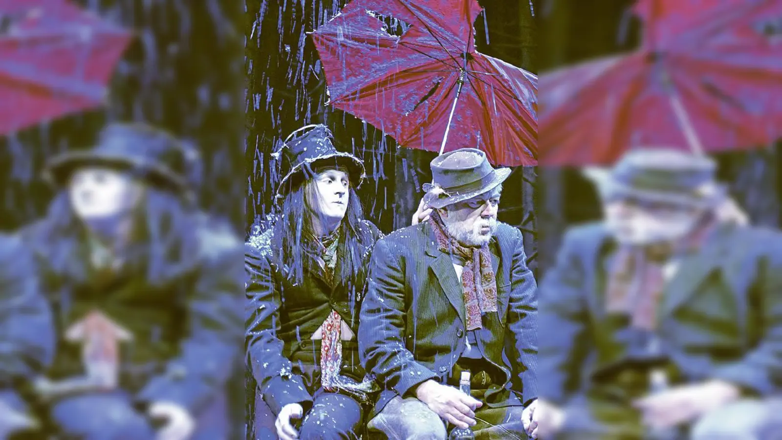 Über eine Stunde muss Alexander Duda (r.) in der Maske sitzen  ab und zu fängt der Bart aber trotzdem das Flattern an.	 (Foto: Arno Declair)