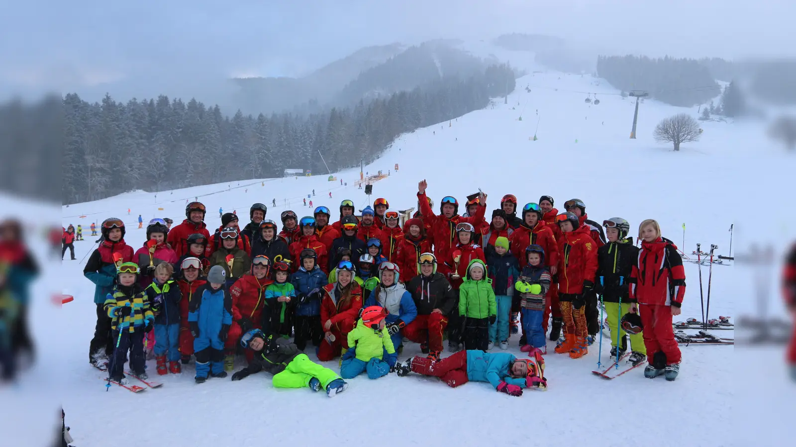 Mit über 70 Teilnehmern machten sich der FC Lengdorf Mitte Januar nach Kössen auf.  (Foto: Claudia Hondl)