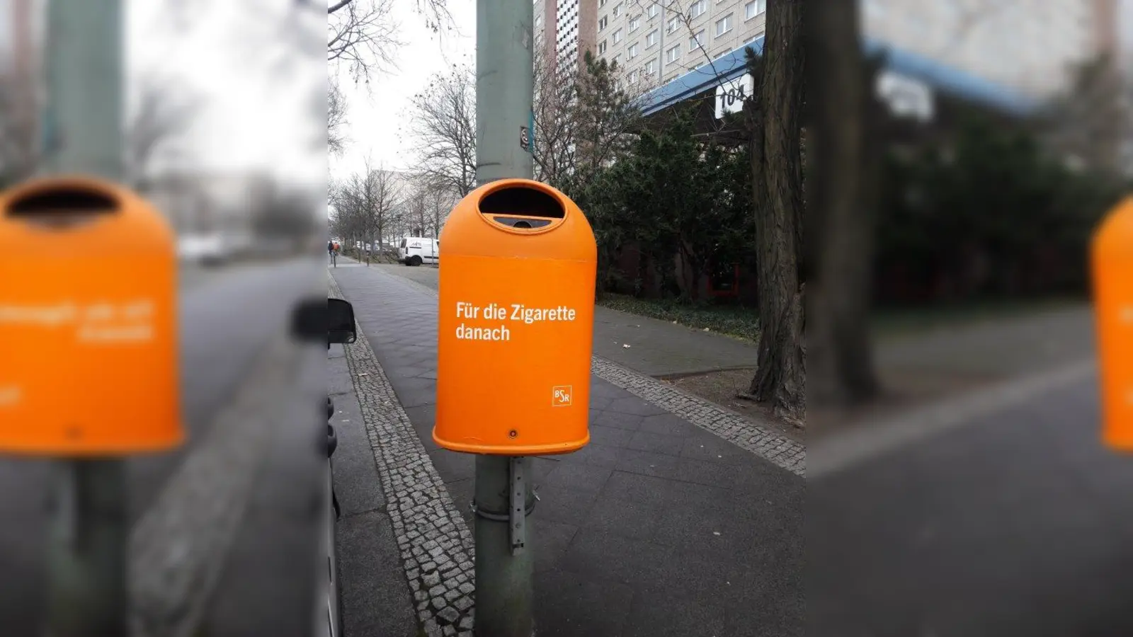 Der Bezirksausschuss Sendling fordert Mülleimer nach Berliner Vorbild: Hängend, mit einer kleinen Öffnung, gut zu leeren und sogar mit integriertem Aschenbecher. (Foto: lsc)
