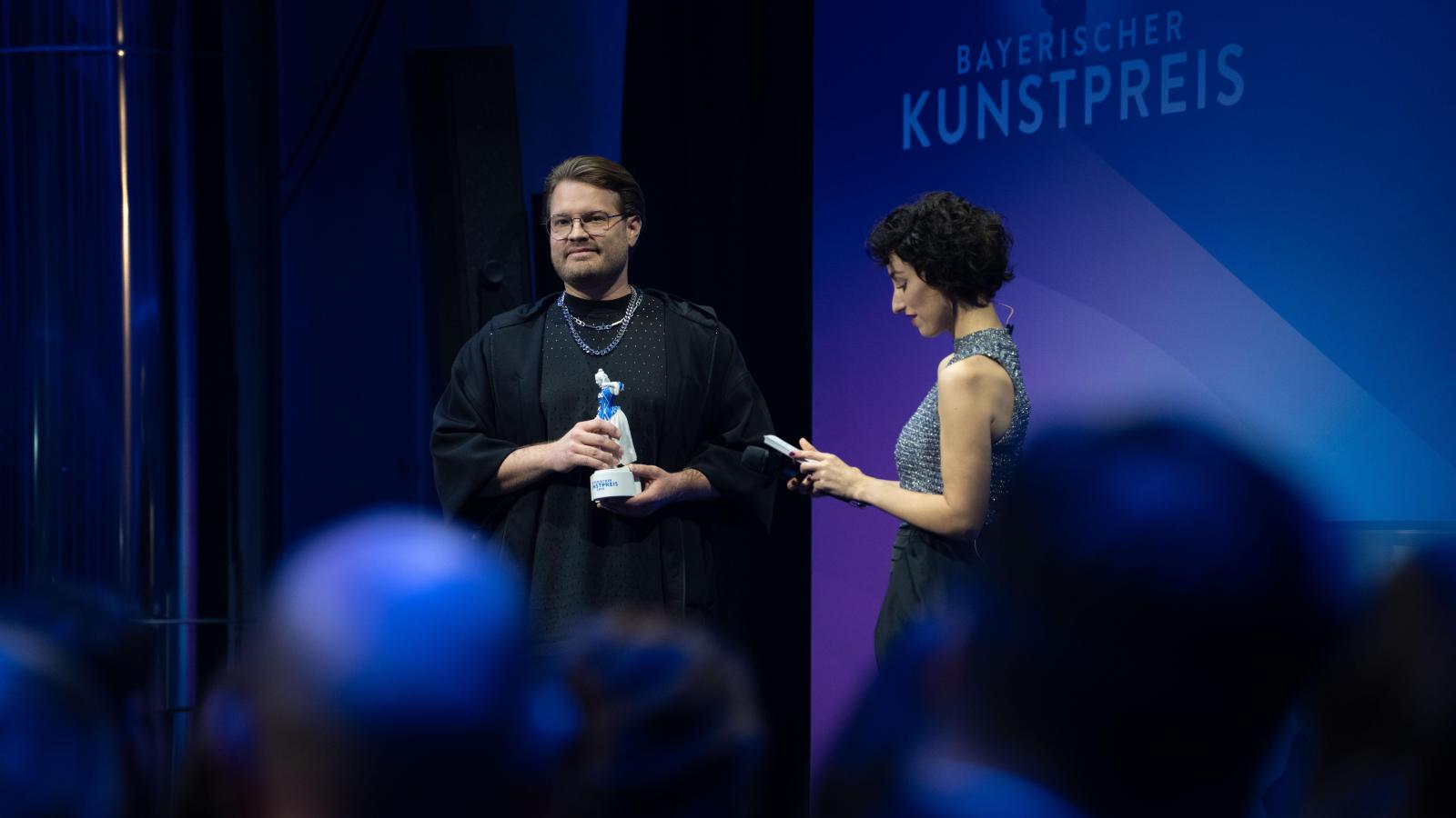 Bergson-erh-lt-des-Bayerischen-Kunstpreis-f-r-Innovation