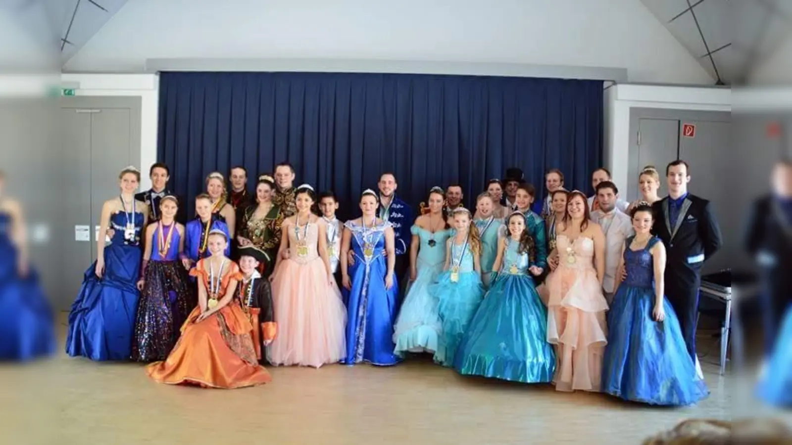 Zahlreiche Faschingsgesellschaften aus München und dem Umland kamen auch heuer wieder zum Adelsfrühschoppen des Olympia Faschings Club (OFC) Karlsfeld e.V. (Foto: OFC)