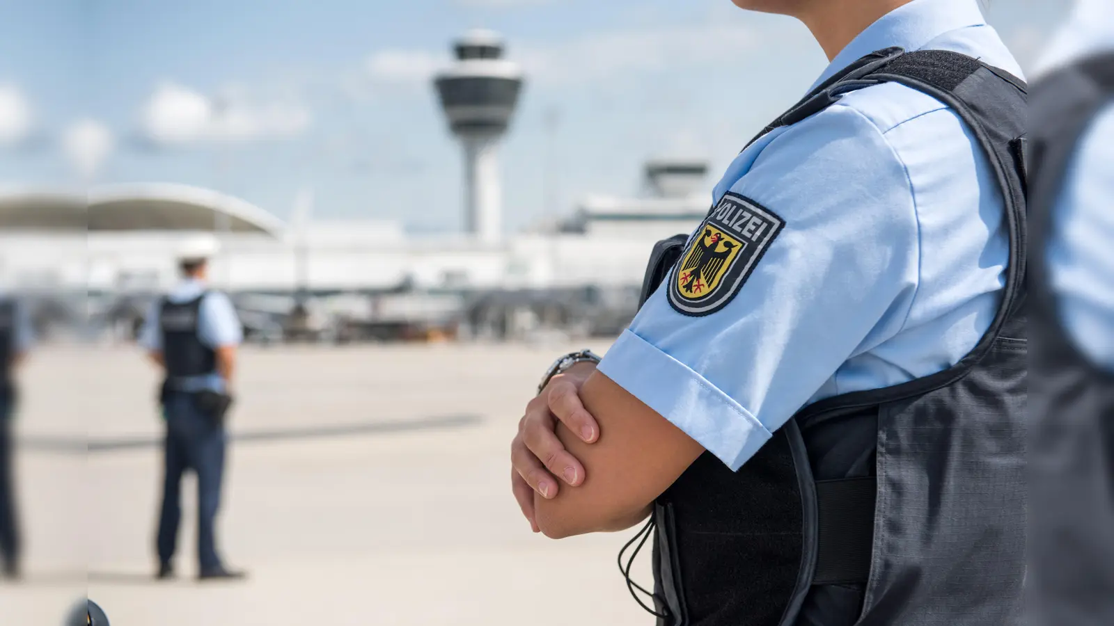 Die Bundespolizisten am Münchner Airport wünschen eine erholsame und gesunde Ferienzeit und eine entspannte und sichere Reise in den Urlaub. (Foto: Bundespolizei)