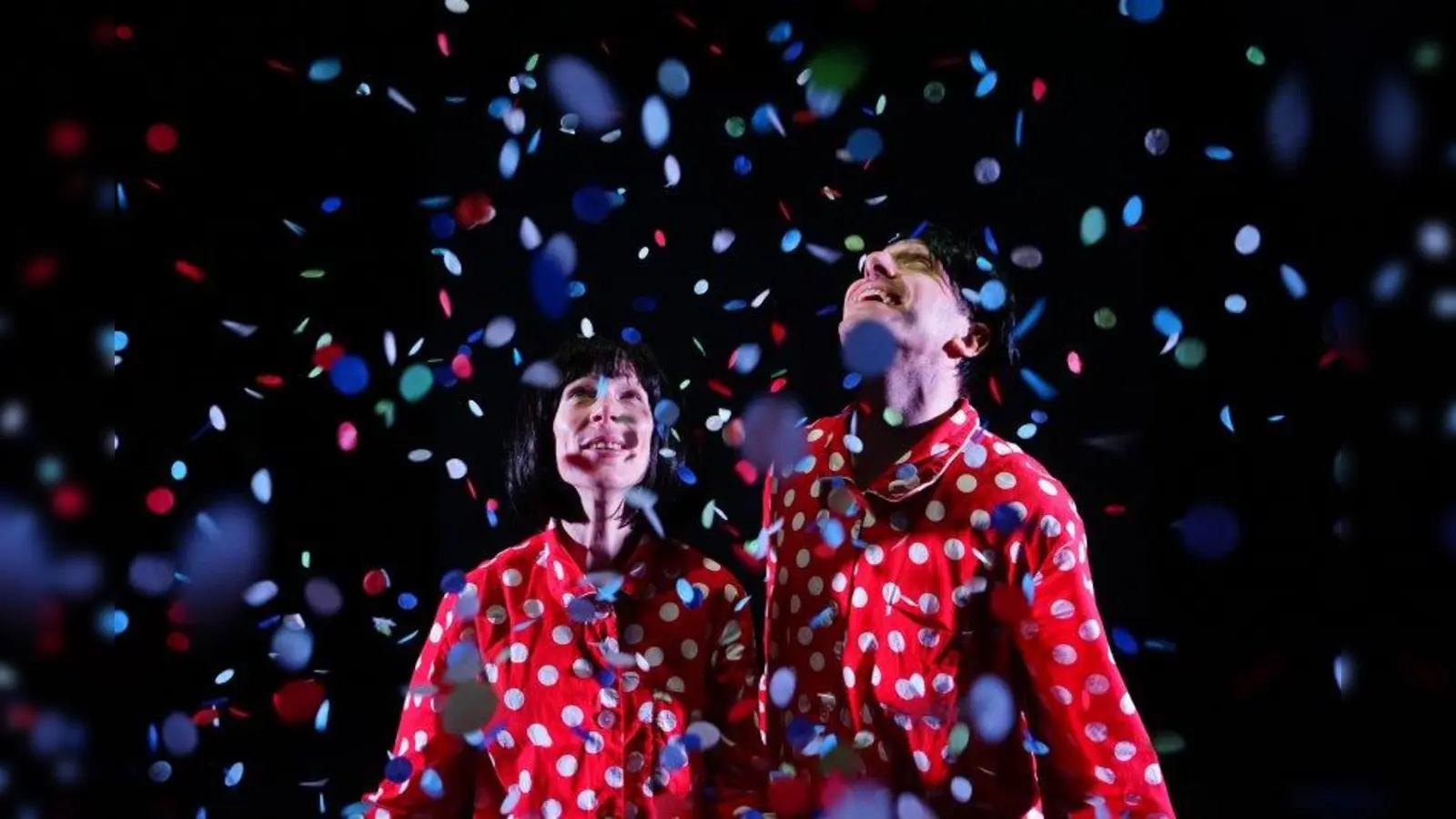 Was braucht man wirklich und was braucht man nicht? Dieser Frage geht das Theaterstück „Haus im Glück” nach. (Foto: United Puppets, Berlin)