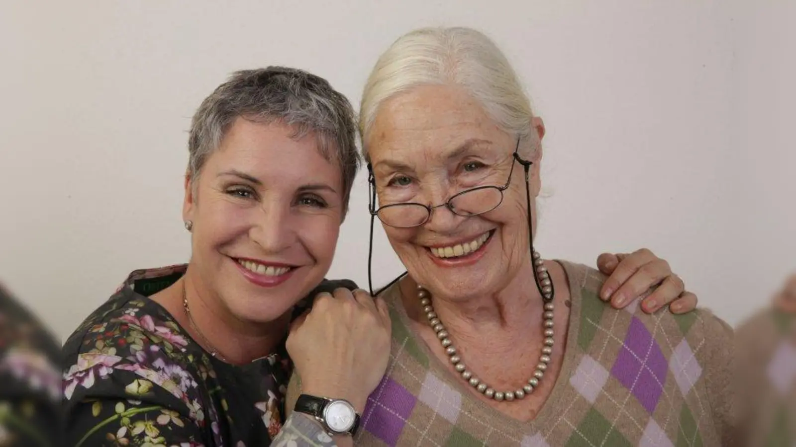 Witzige und berührende Geschichten aus Kanada erzählen Katerina Jacob und ihre Mutter Ellen Schwiers. (Foto: pi)