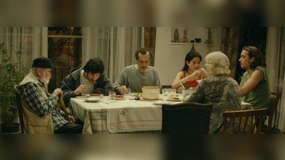 „Meine glückliche Familie” ist ein Film von Nana Ekvtimishvili und Simon Groß. Es zeigt die friedliche Revolution einer Mutter. (Foto: Zorro Film GmbH)