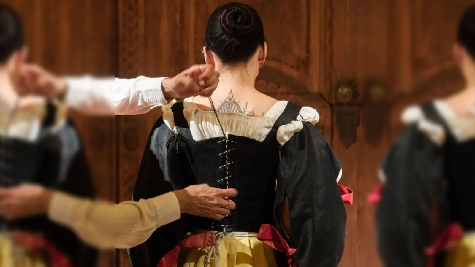 Mariell Felicitas Mettmann zeigt, wie aufwändig und zeitintensiv sich eine Barockdame angezogen hat.  (Foto: Bayerisches Nationalmuseum)