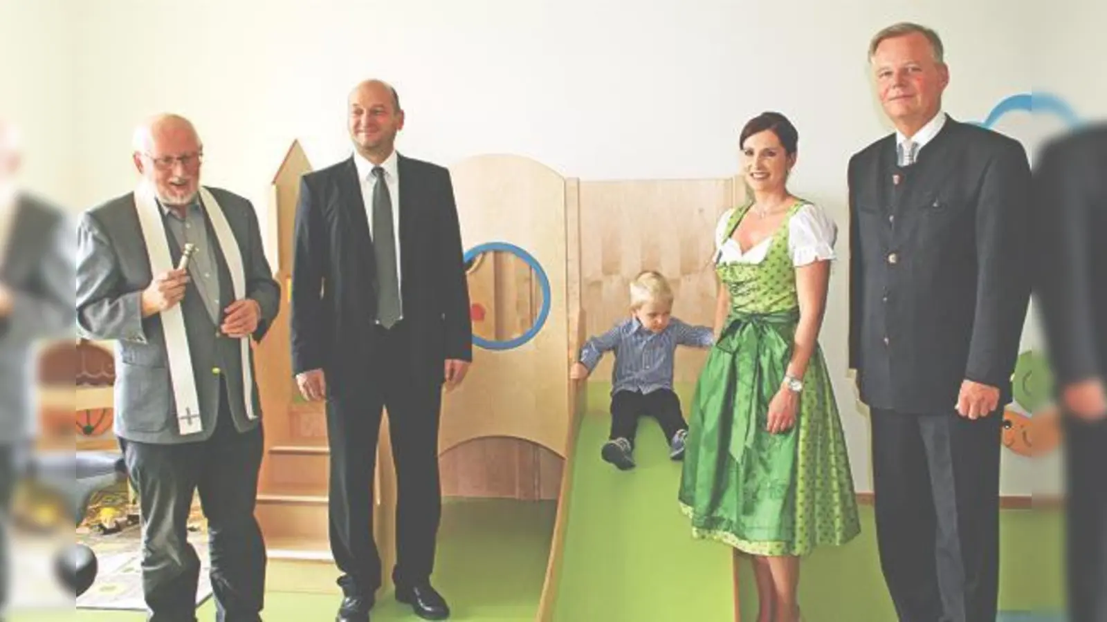 Freuen sich über die neue Kita (v. l.) Pater Anton Lötscher, Pfarrer Christian  Stalter,  Kita-Leiterin Carolin Seibert und Bürgermeister Jan Neusiedl.	 (Foto: hol)