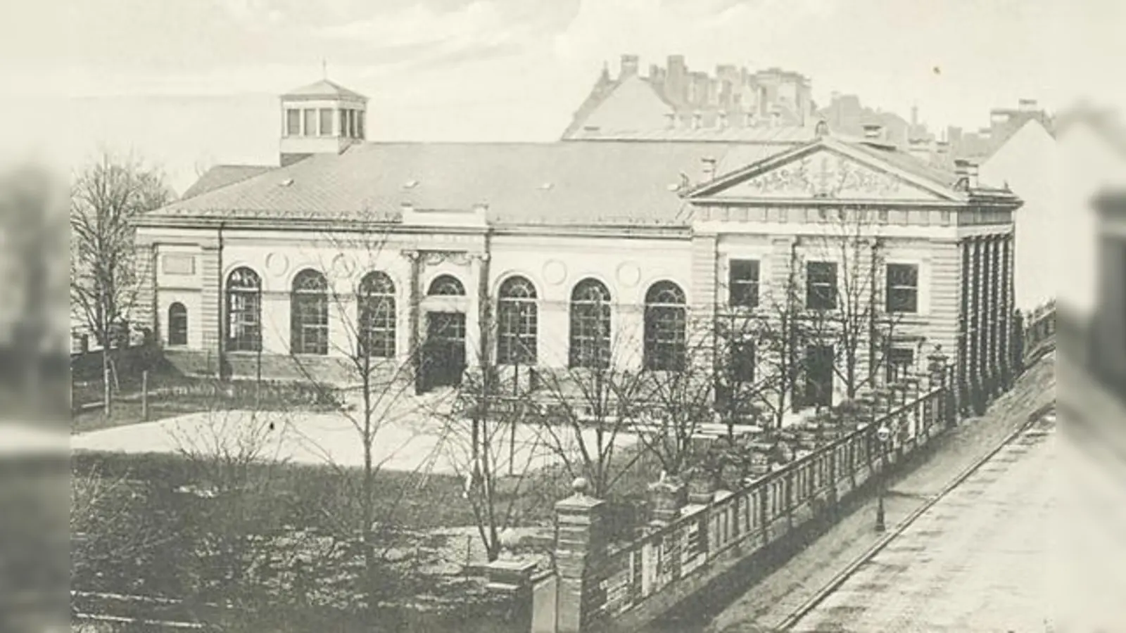 Historisch: Das ehemalige Vereinsheim der Münchner Löwen in der Auenstraße.	 (Foto: Freunde des Sechz'ger Stadions e.V.)