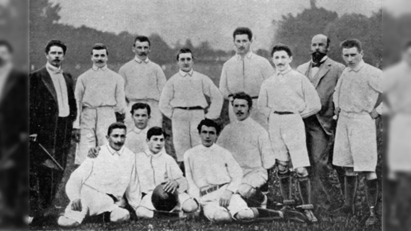 Gründungsmannschaft der Münchner Löwen im Jahr 1899.  (Foto: TSV 1860)