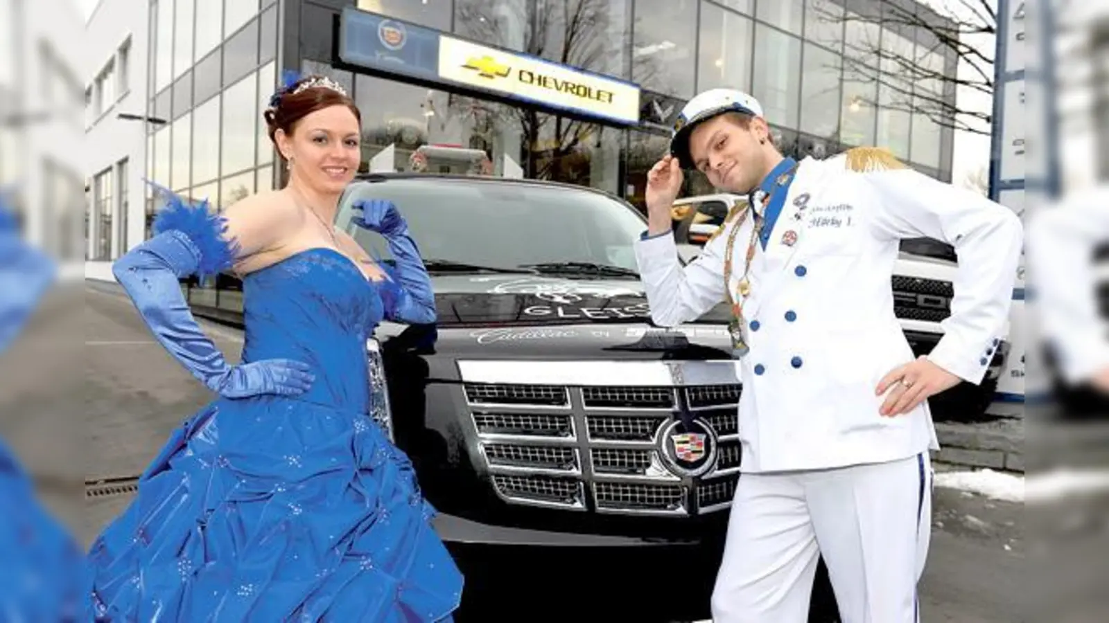 Prinzessin Andrea I. und Prinz Hörby I. von der Faschingsgesellschaft Gleisenia freuen sich über den Cadillac Escalade Hybrid von Geiger Cars.  	 (F: Schunk)