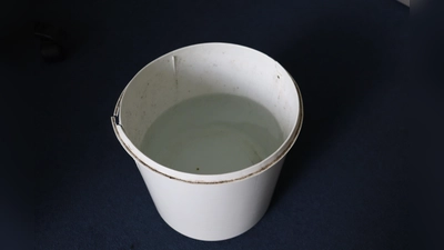 Beim Abbrennen von Unkraut immer Wasser bereit halten. Am besten wäre ein Schlauch. (Foto: mha)