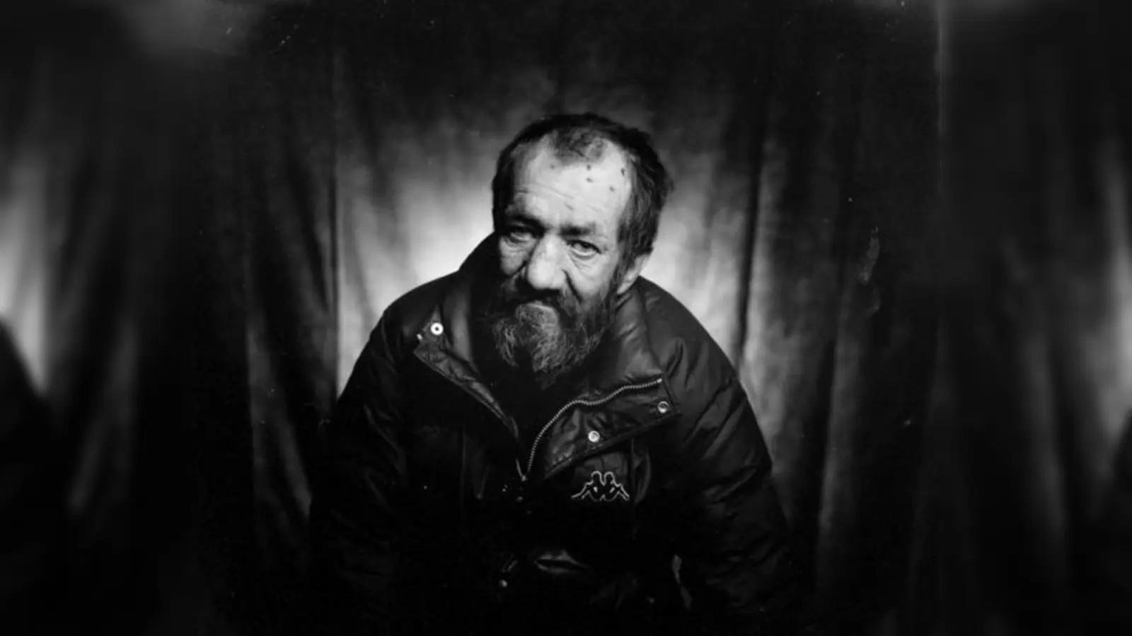 Norbert (54) lebt mit seiner Freundin Margarete am Berliner Bahnhof Zoo. Ihren Lebensunterhalt bestreiten sie mit »schnorren«.	 (Foto: Deutsche Bahn AG)