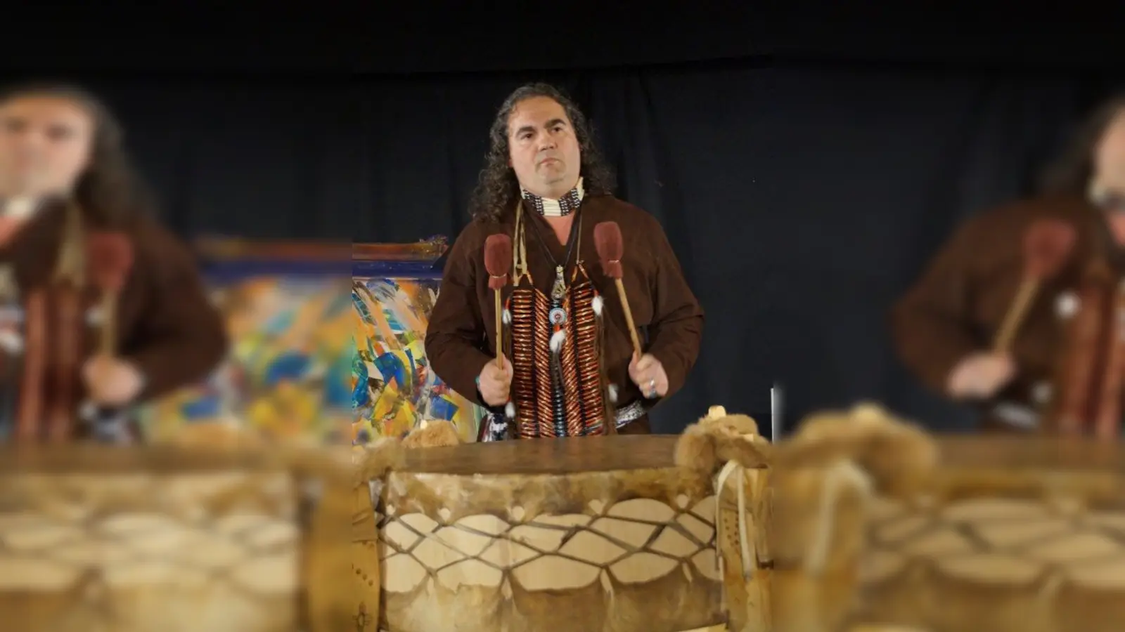 Schon seit vielen Jahren setzt sich der Chickasaw Indianer Wacha Nabi für den Weißblauen Bumerang und dessen Partnerprojekte ein. (Foto: eis)