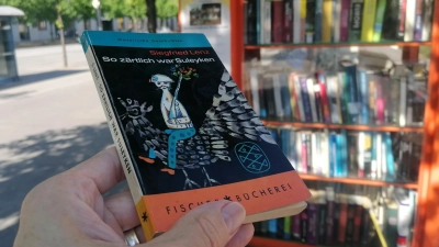 Siegfried Lenz Liebeserklärung an seine masurische Heimat im Bücherschrank am Herzog-Ernst-Platz. (Foto: job)