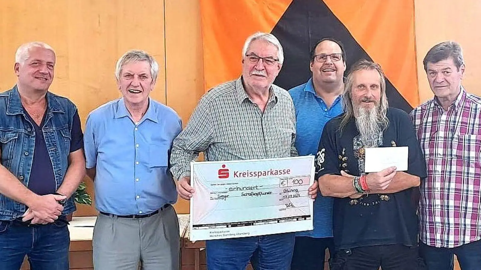 Die vier Erstplatzierten und Organisatoren bei der Siegerehrung (von links): Stefan Huber (3. Platz), Franz Reingruber (3. Platz), Sieger Walter Braun, Jürgen Schulz (Vorsitzender Kolpingsfamilie), Jürgen Kummer (2. Platz) und Albert Krieg (Turnierleiter). (Foto: Kolpingsfamilie)