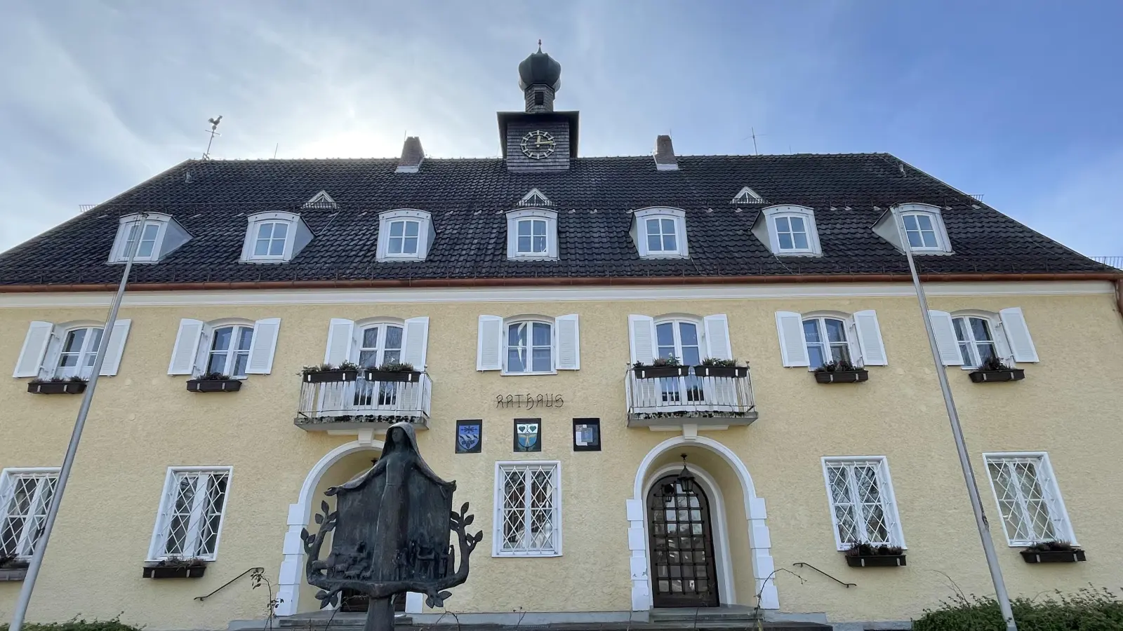 Das alte Rathaus von Neubiberg wurde im jahr 1937/38 errichtet. Es gibt viel darüber zu berichten. (Foto: hw)