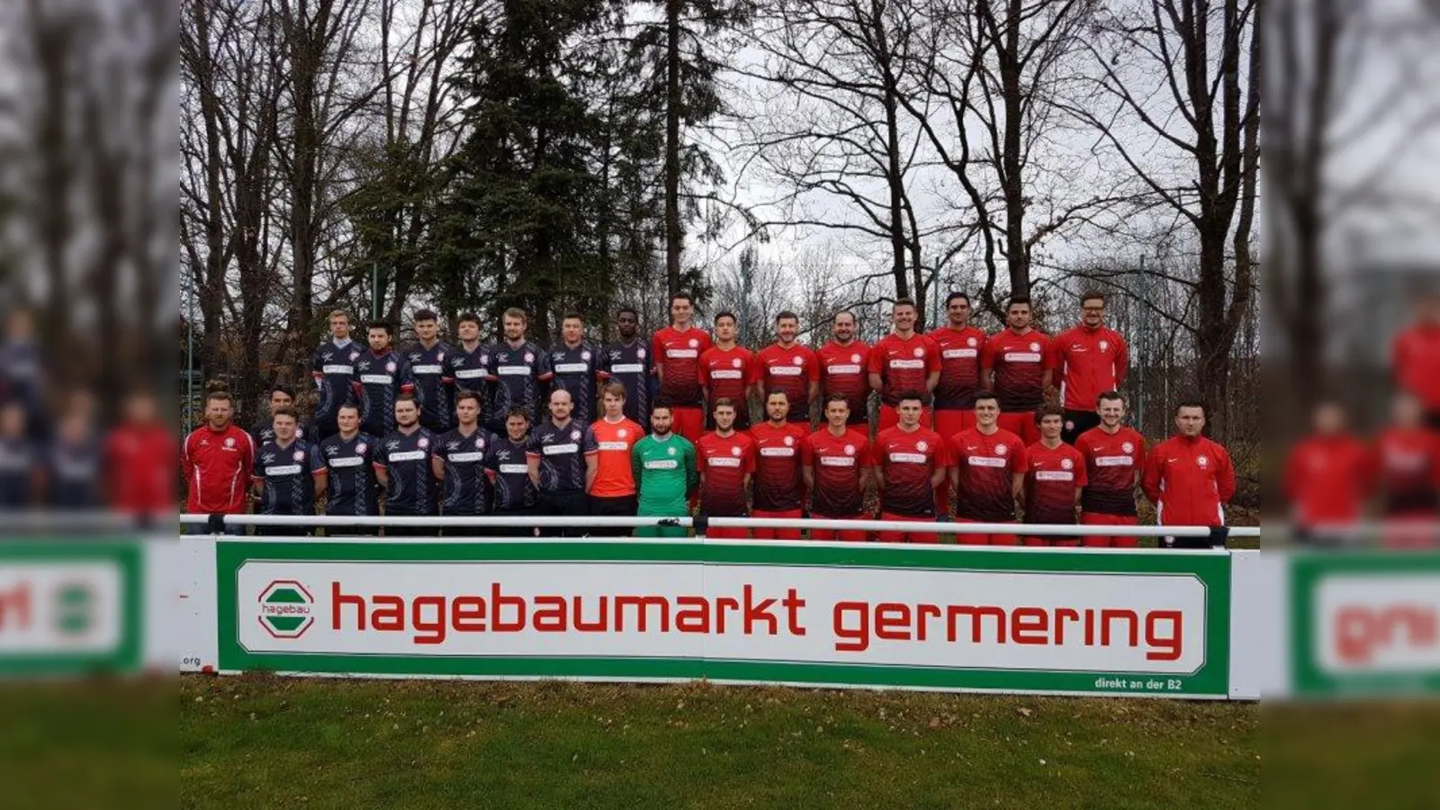 „Erfolg macht attraktiv”: Die Fußballer des SC freuen sich über ihre neuen Trikots. Bei der Präsentation der beiden Trikotsätze vor dem Hagebaumarkt in Germering waren neben Marktleiter Alexander Christl, seinem Stellvertreter Daniel Bachmeier und der gesamten Abteilungsleitung auch die beiden Spielführer der 1. Mannschaft vor Ort. (Foto: SC)