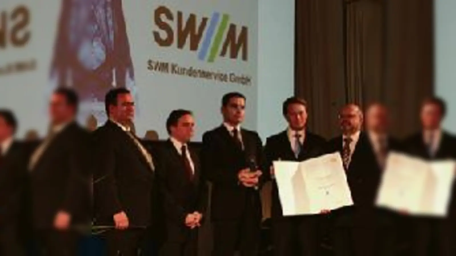 Klaus Burkart, Markus Sackmann, Stefan Tauber, Dr. Florian Bieberbach und Jürgen W. Heike (v. l.) freuten sich gemeinsam über den Preis. 	 (Foto: Czarnec)