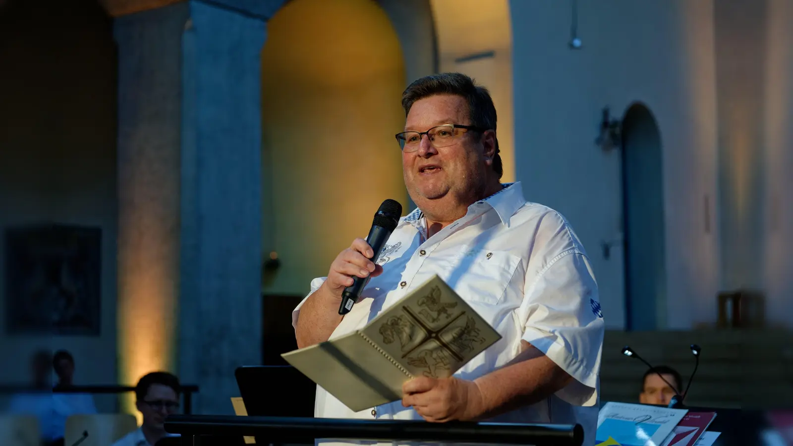 Pfarrer Martin Cambensy hat in diesem Jahr die Weihnachtsbotschaft für den Moosacher Anzeiger und die Münchener Nord-Rundschau verfasst. (Foto: Stefan Leger)