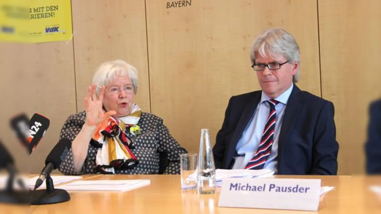 Ulrike Mascher und Michael Pausder vom Sozialverband VdK Bayern sorgen sich um die Zukunft der Rentengerechtigkeit in Deutschland.	 (Foto: cr)