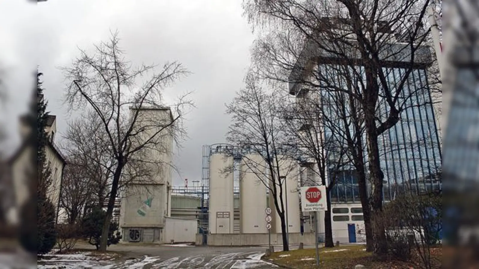 Die Branntweinveredelungsanlage am Leuchtenbergring hat ihren Betrieb eingestellt. Die Stadt plant jetzt, auf dem  Gelände ein Berufsschulzentrum zu bauen.	 (Foto: js)
