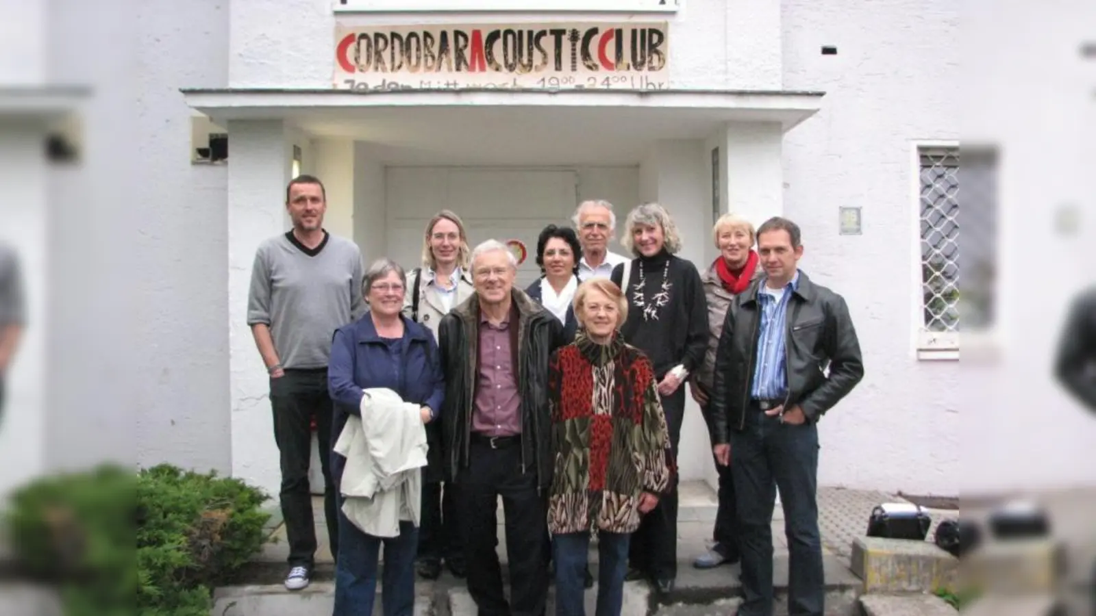 Erwin Zißelsberger, Leiter der Jugendbegegnungsstätte, zeigte der SPD-Fraktion mit (von links) Waltraud Schmidt-Sibeth, Judith Braun, Helmut Ankenbrand, Feri Erschadi-Zimmermann, Centa Keßler, Heinz Wichert, Tinka Rausch, Eike Höppner und Günter Sedlmeier das Haus. (Foto: pi)