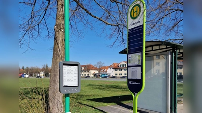 In Haar gibt es seit Anfang April neun neue Displays mit Infos zu aktuellen Abfahrtszeiten der Busse. (Foto: Stadt Haar)