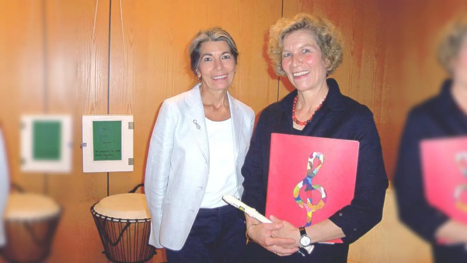 Heidi Haenisch (links) gibt den Stab weiter an Konrektorin Sabine Dunkelberg.	 (Foto: Delgado)