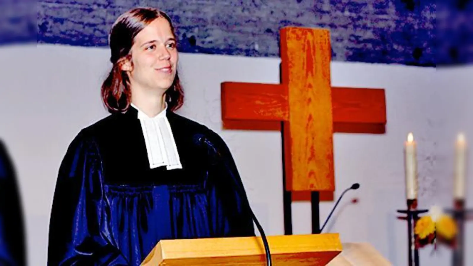 Vikarin Dr. Julia Offermann bei ihrer feierlichen Einführung. 	 (Foto: Kirche)