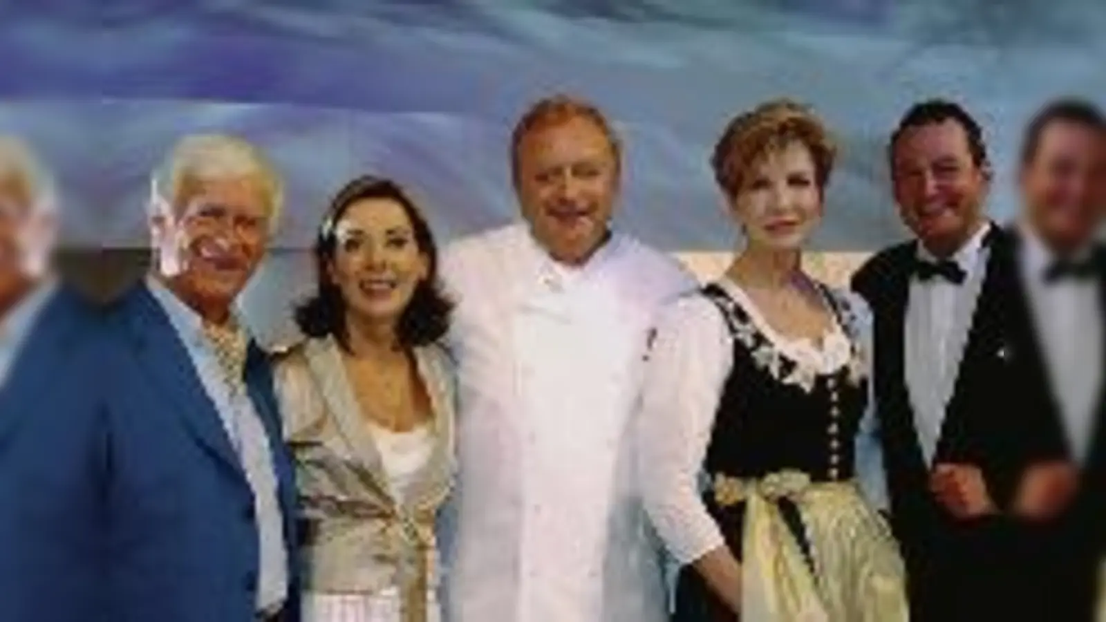 Kochen sauber was zusammen: Hademar Bankhofer, Sabine Sauer, Alfons Schuhbeck, Caroline Reiber und Volker Heißmann (v.li.). 	 (Foto: cw)