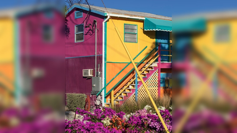 So schön, wie auf dem Foto „Bar, Key Largo, 2020” kann es in Florida sein. Doch der Staat mit dem Namen „Sunshine State” hat auch andere Seiten... (Foto: © Anastasia Samoylova)