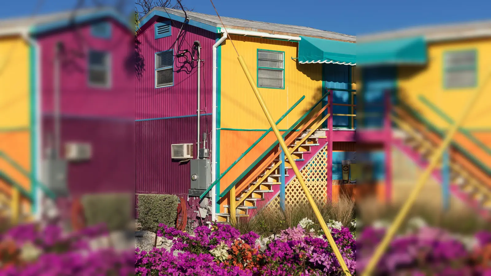 So schön, wie auf dem Foto „Bar, Key Largo, 2020” kann es in Florida sein. Doch der Staat mit dem Namen „Sunshine State” hat auch andere Seiten... (Foto: © Anastasia Samoylova)