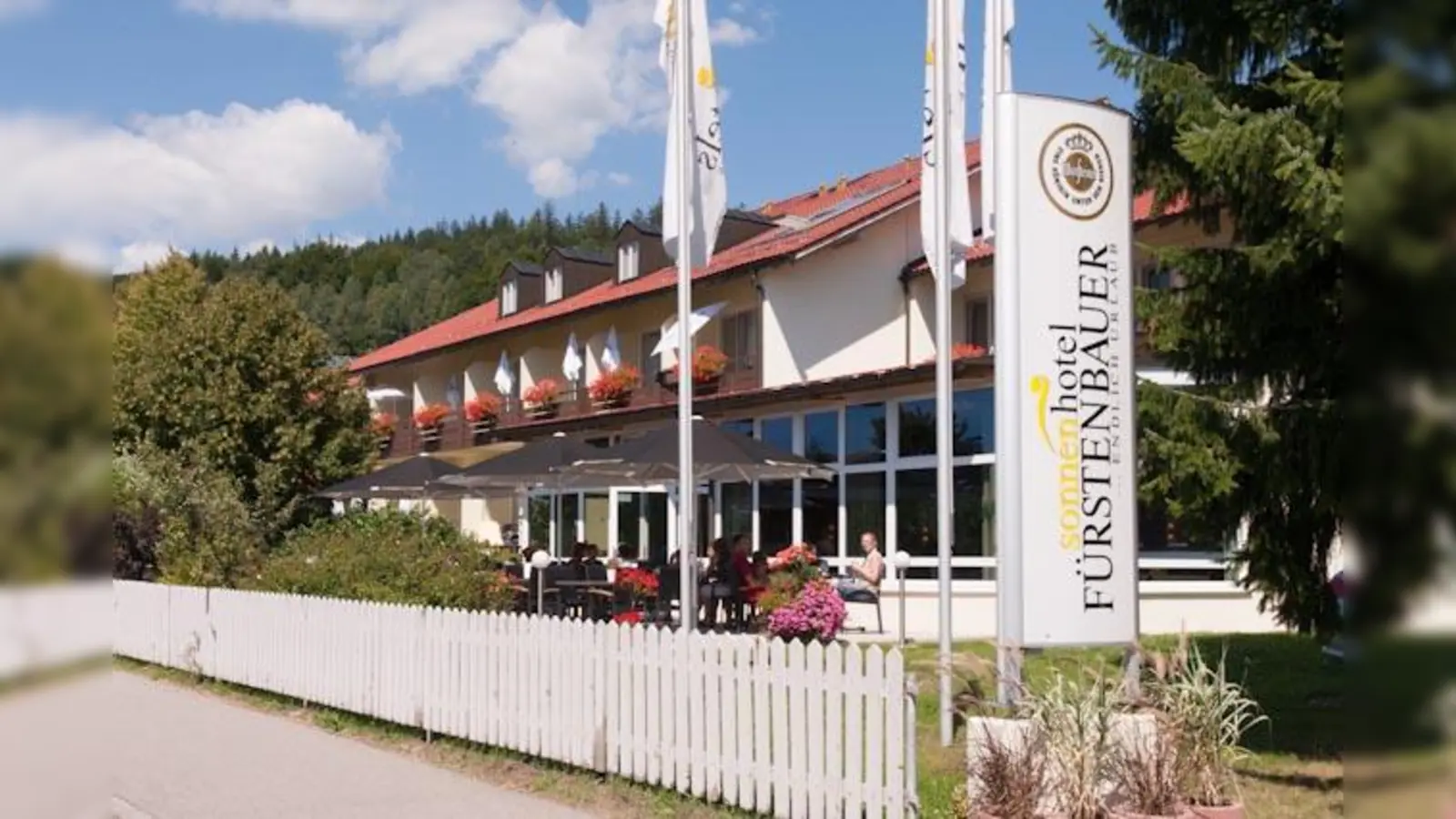 Das Hotel Fürstenbauer besticht durch seine ruhige Lage im Grünen. (Foto: Hotel Fürstenbauer)