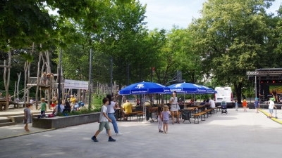Wenn am Bolzplatz am Georg-Freundorfer-Platz nicht gerade gefeiert wird, spielen Jugendliche hier Fußball. (Foto: Beatrix Köber)