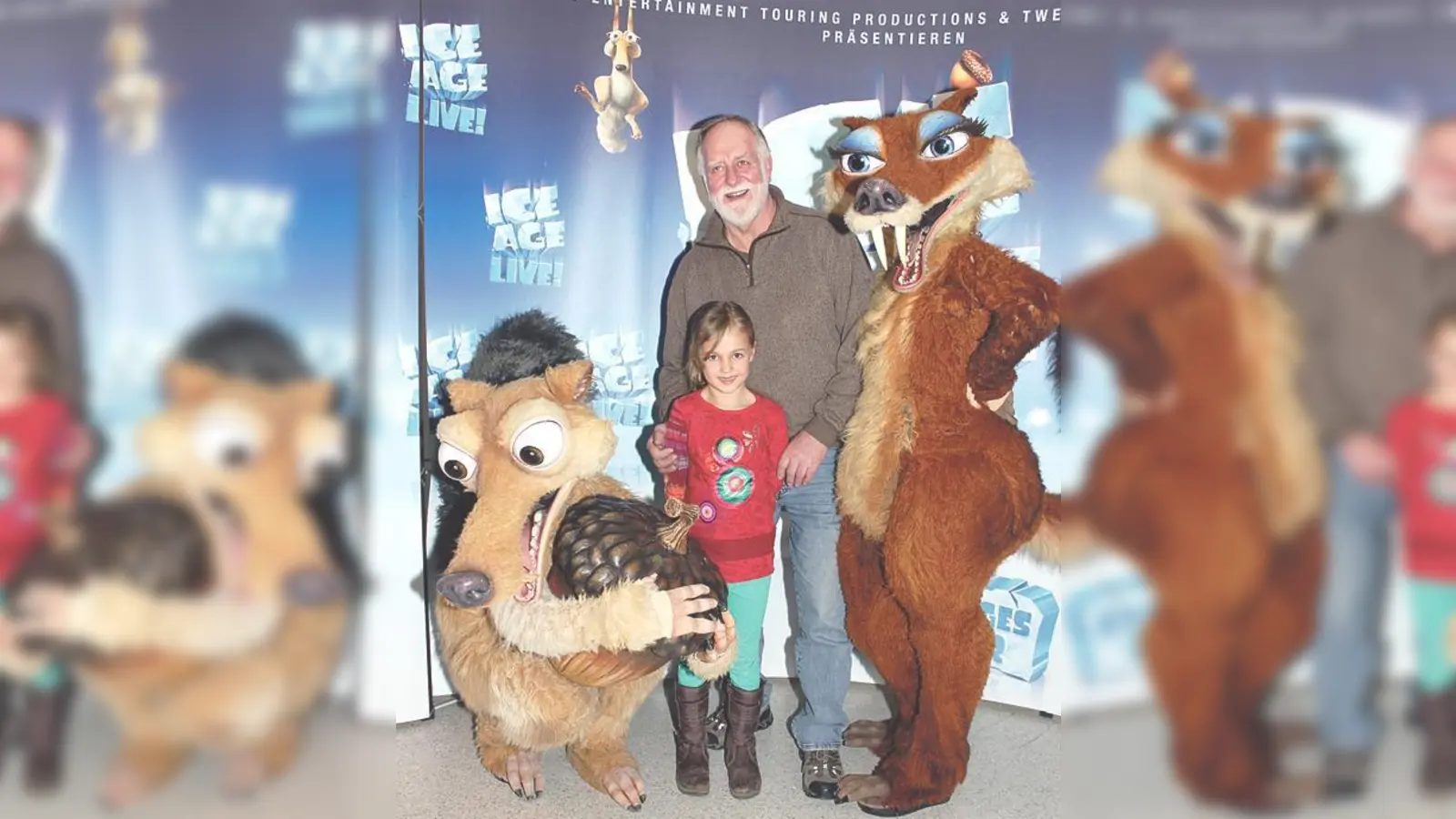 Bei Ice Age in der Olympiahalle: Opa Ewald und Enkelin Lena waren begeistert von der Familienshow und natürlich ganz besonders von Scrat und Scratte: 	 (Foto: sh)