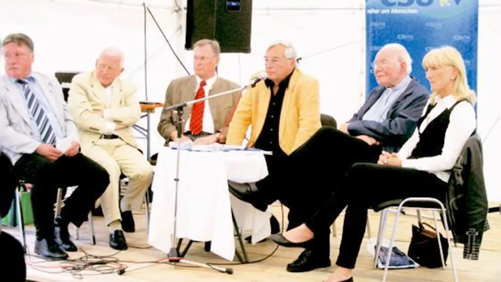 A. Bauer, A. Hartung, J. Singhammer, W. Zöller, K. Summerer und S. Smuda-Fröschl (von links) diskutierten das Thema »Olympia-Bewerbung« aus verschiedenen Perspektiven.	 (Foto: Stefan von Kornatzki)