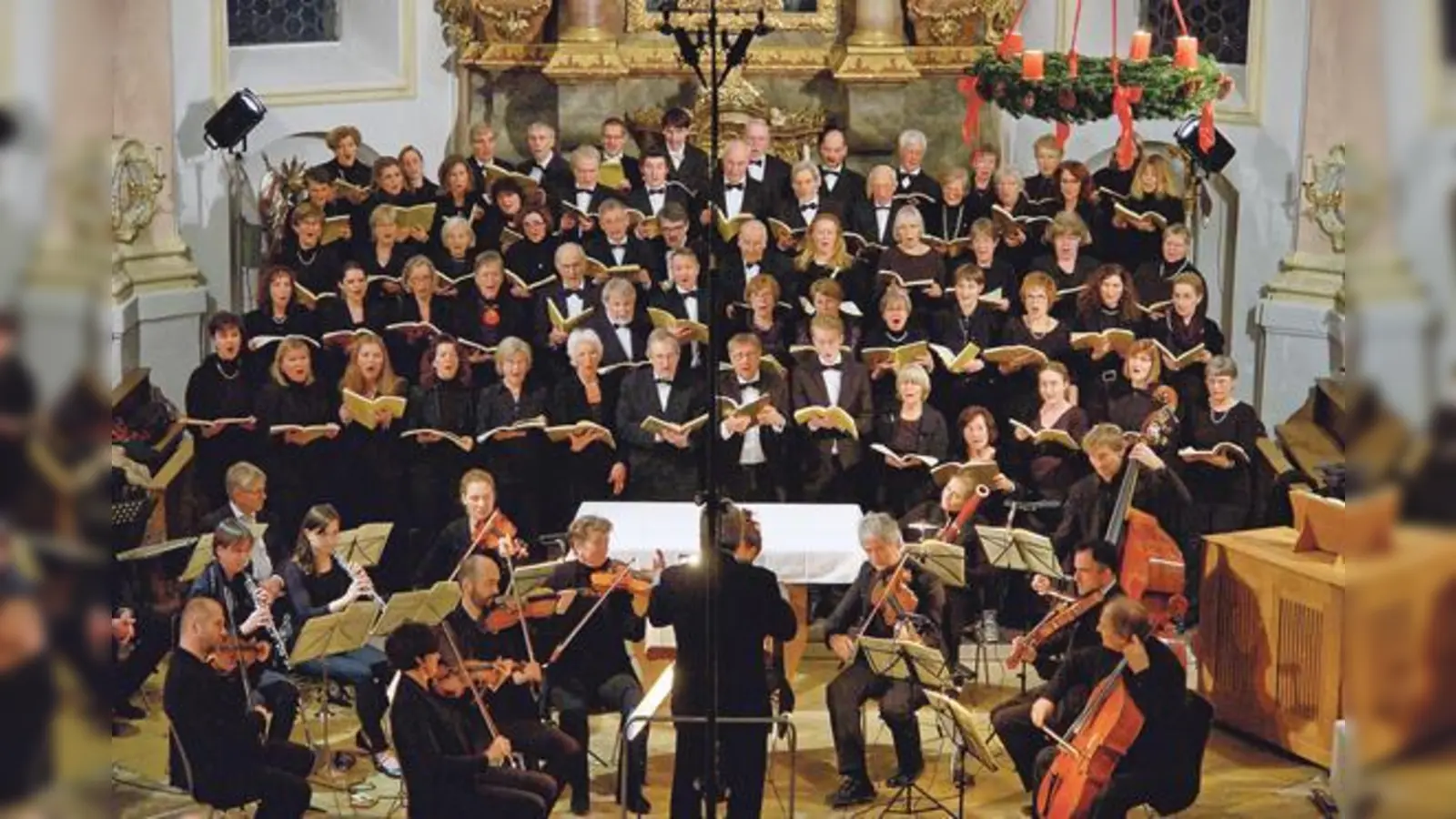 Der Zornedinger Kirchenchor in voller Besetzung. 	 (Foto: VA)