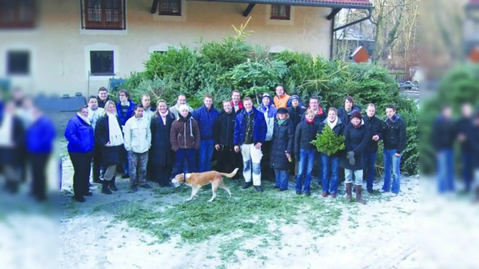 Die freiwilligen Helfer der JU mit einem Teil ihrer Ausbeute. (Foto: pi)