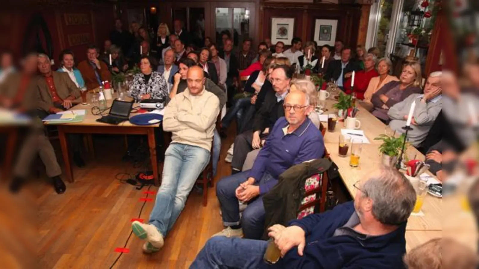 Die Anwohner der Lohengrinstraße hatten großes Interesse an der Infoveranstaltung rund ums Thema Verkehrsanbindung des Prinz-Eugen-Areals.	 (Foto: ahi)