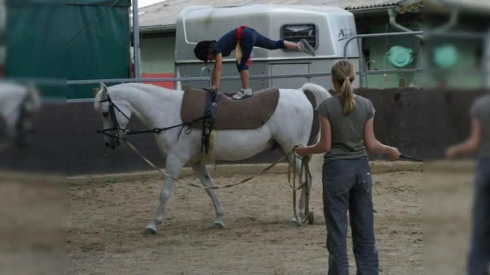 Neben Entspannung können auch Übungen auf dem Pferd dabei helfen, Trauer zu verarbeiten. (Foto: ar)