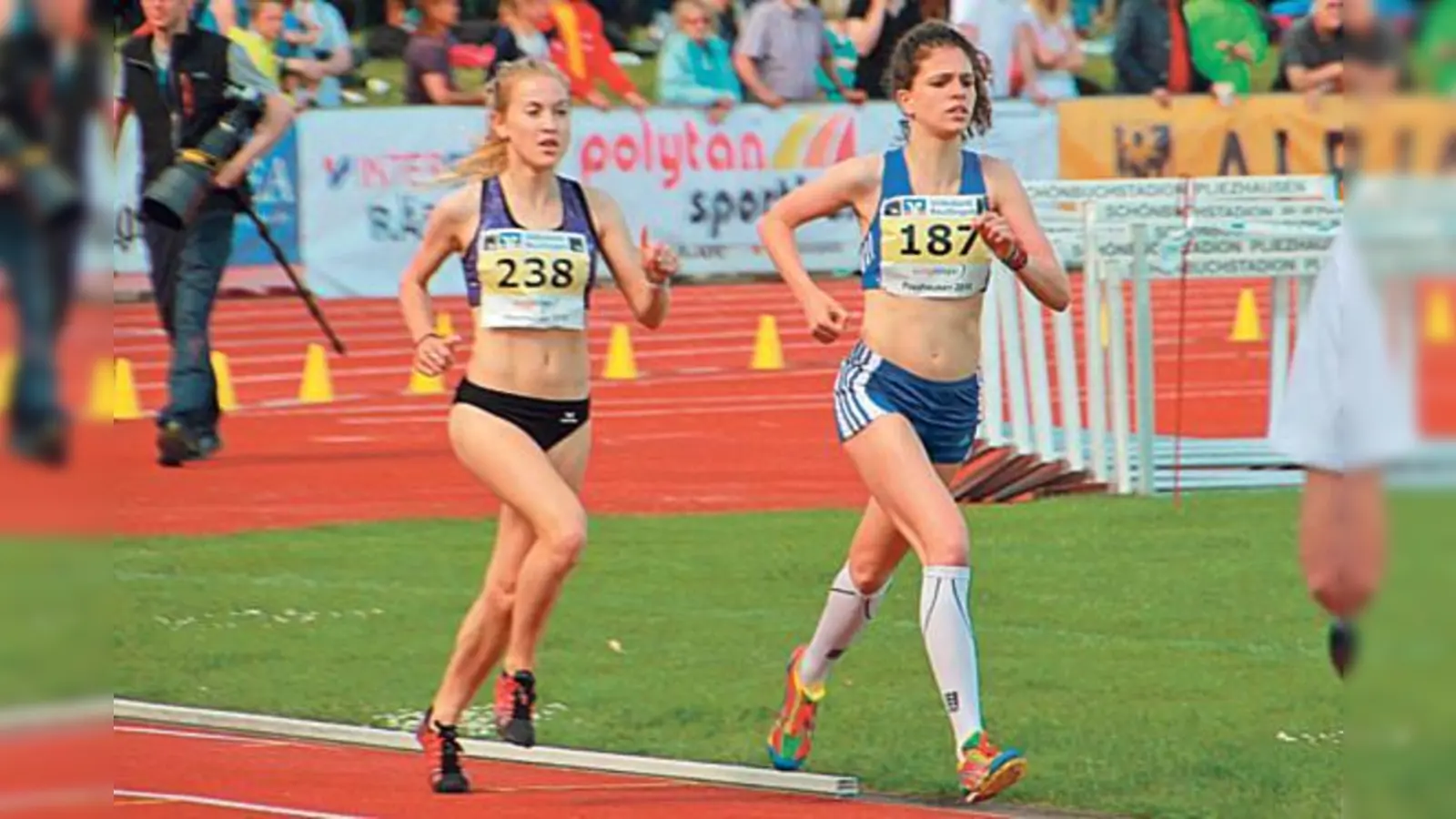 Martina Rappold hat im 3000-Meter-Lauf eine neue Bestzeit unter zehn Minuten gelaufen.	 (Foto: LG Sempt)
