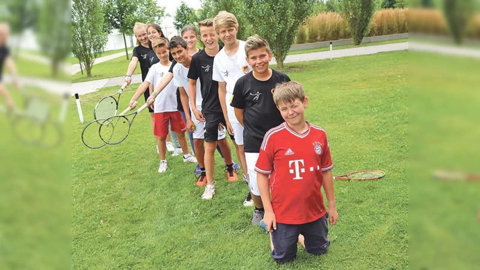 Haben gut lachen: Ein paar der jungen Spieler   erschienen extra zum Fototermin.	 (Foto: VA)